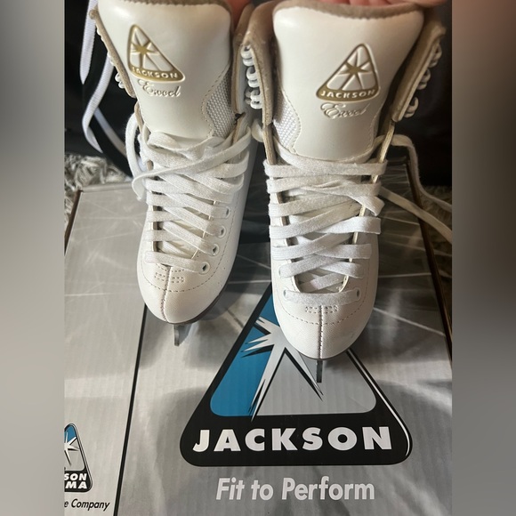 Jackson Girls' Mystique Figure
Skates Size 11 - Picture 1 of 6